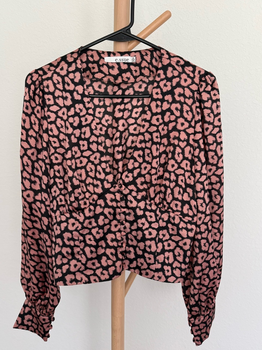 essue Pink and Black Leopard Print V-Neck Blouse